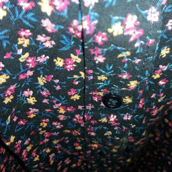 Floral pattern button down top - Picture 6 of 7